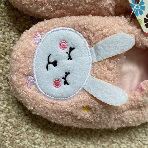 Baby Girl’s Pink Bunny Slippers Size 5/6 NWT - Picture 2 of 4